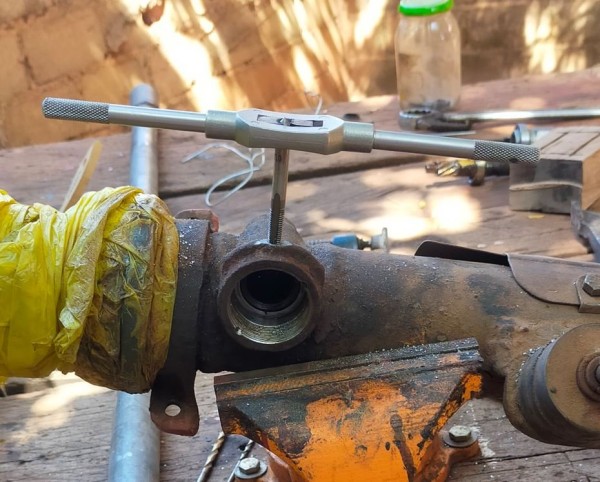 Capture 157.JPG (136.49 Kio) Vu 2583 fois puis, perçage et taraudage pour le graisseur