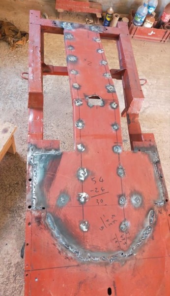 Capture 199.JPG (93.35 Kio) Vu 3402 fois aujourd'hui, j'ai évacué la boite, et j'ai passé la matiné à plier et souder, à l'arc, la tôles.