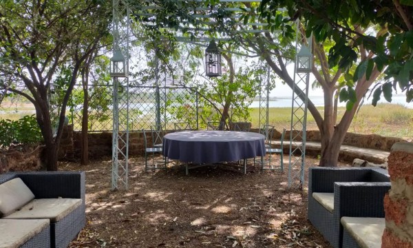 terrasse au bord du barrage.