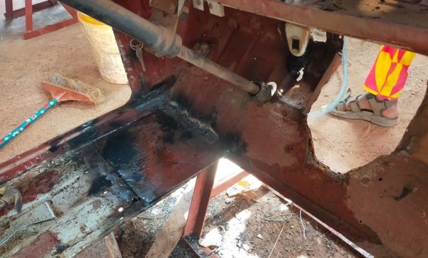 Capture 260.JPG (123.24 Kio) Vu 1884 fois pointage tôle plancher gauche