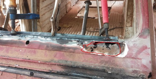 Capture 265.JPG (113.19 Kio) Vu 1858 fois plus on grate, on enlève les couches de mastiques, et de nouveau trous paressent.