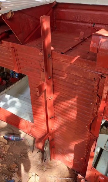 Capture 295.JPG (78.25 Kio) Vu 1978 fois haut de la 2ème poutre fixé au fourgon