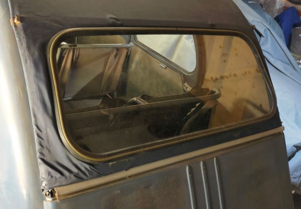 Capture 132.JPG (103.07 Kio) Vu 1757 fois voilà la capote en place. c'est quand même pas super. j'ai fais quelques plis.