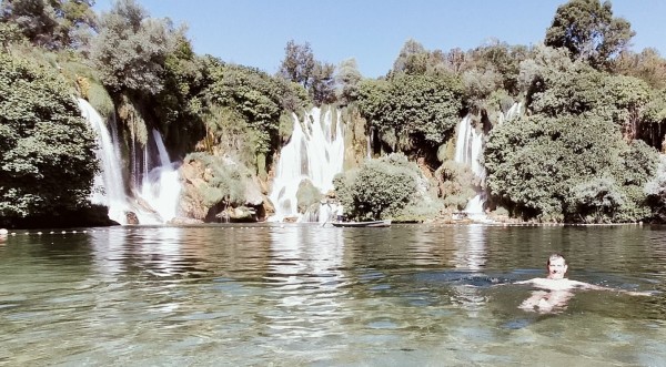 Capture 038.JPG (295.75 Kio) Vu 1481 fois L'objectif était les cascades de Kravica. Et cette fois la baignade était autorisée!