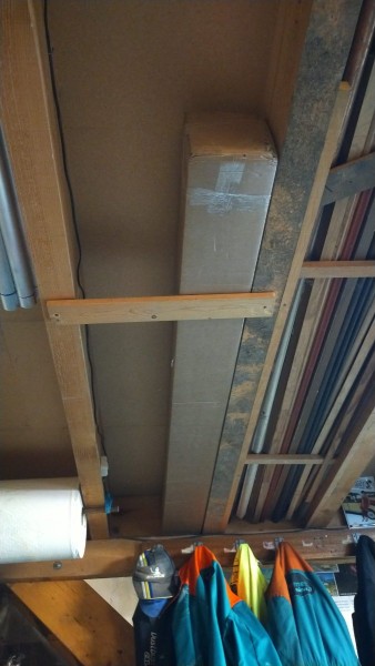 le carton de la bâche aussi sous la mezzanine