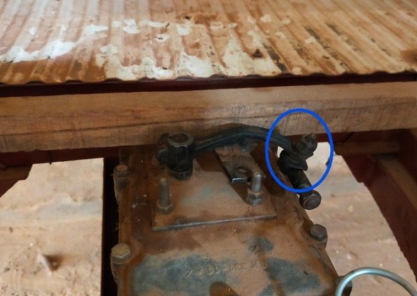 J'ai aussi positionné la rotule en dessous du levier, ce qui me permet de gagner encore un peu.