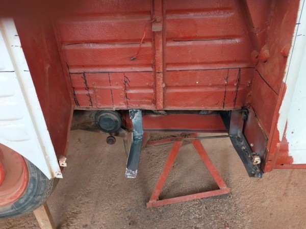 les 2 supports finalisés qui permettent d'avoir la place pour sortir le bras si besoin.