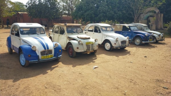 Nous étions finalement 5 2CV.