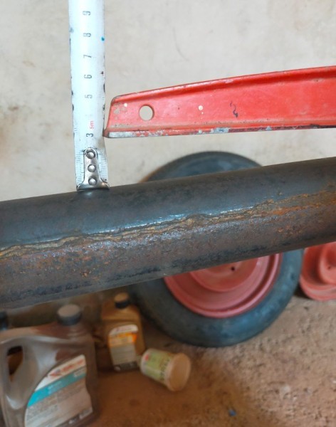 Une fois vissé sur le bras, je retrouve bien l'angle de carrossage que j'ai mesuré sur la voiture.