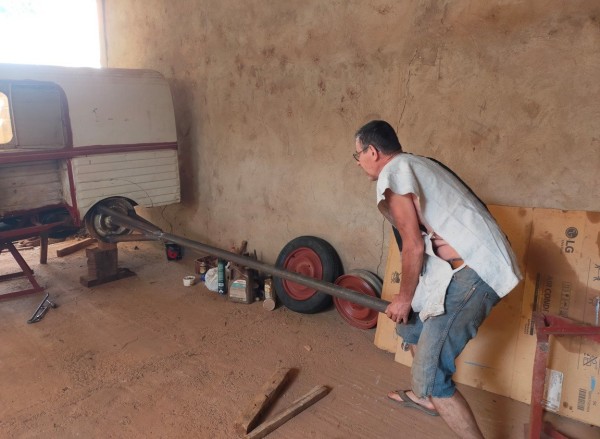 Après, il "suffit" d'appuyer fortement dans la direction à redresser.