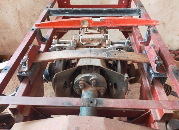 mise en place des supports de fixation de la lame. ça semble pas trop mal