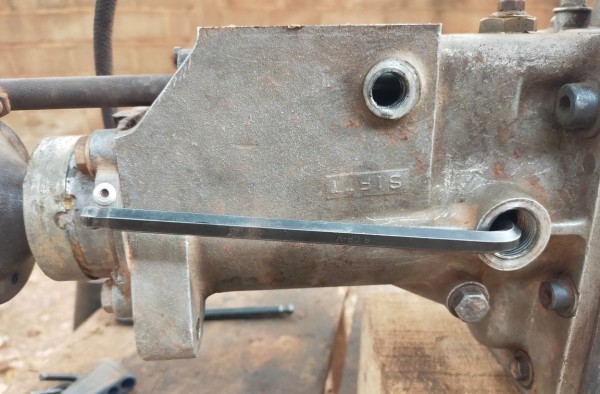 J'ai dévissé l'écrou qui fixe le tube crabot par le trou